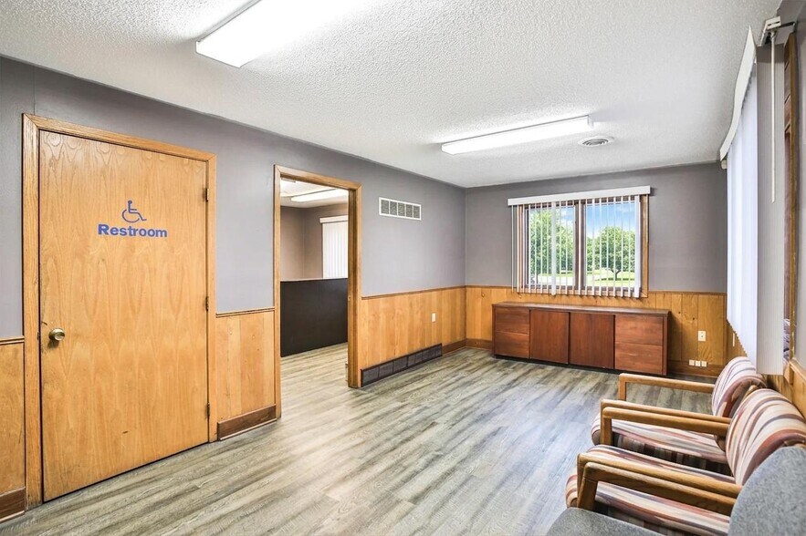 More Photos Of 316 S Highway Ave, Blooming Prairie Light Manufacturing For Sale