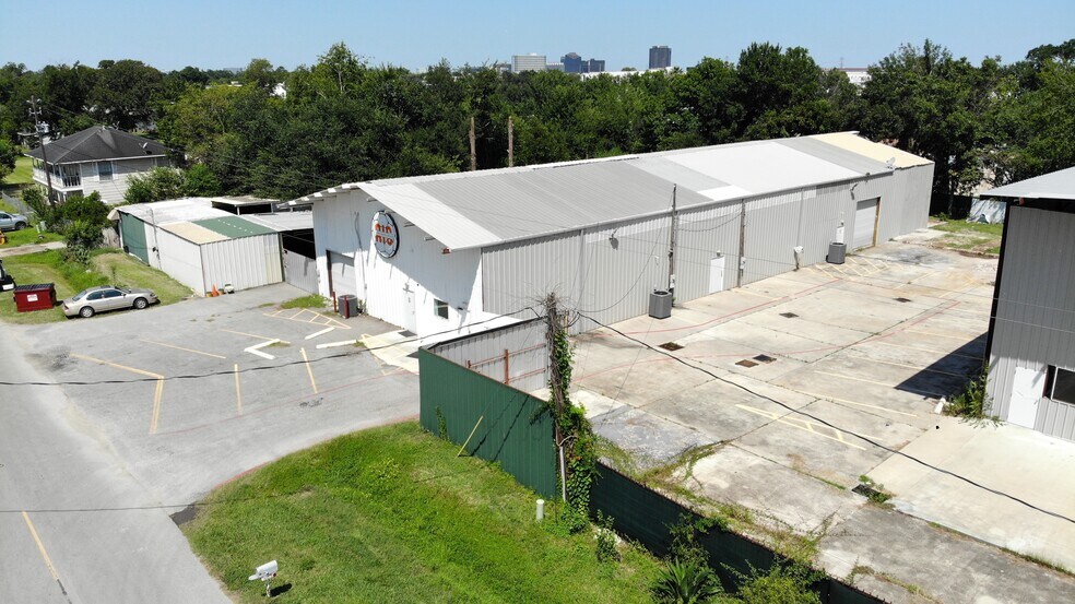 More Photos Of 703 Buschong St, Houston Manufacturing For Lease