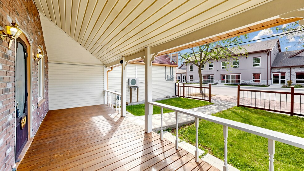 More Photos Of 956 Lake Dr E, Georgina Storefront Retail Residential For Sale