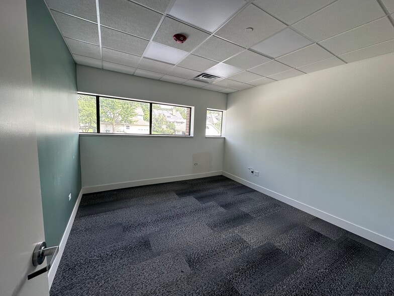 More Photos Of 445 W Jackson Ave, Naperville Medical For Lease