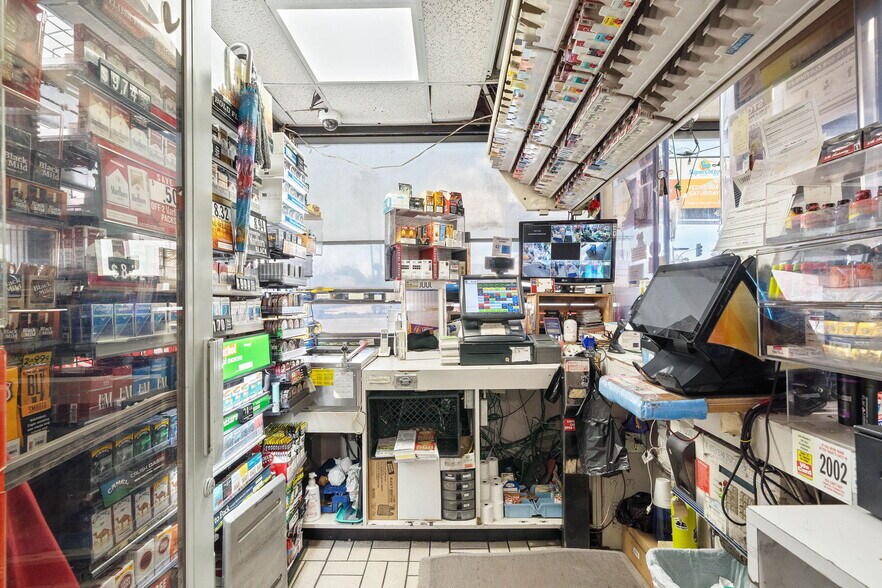 More Photos Of 5560 Van Nuys Blvd, Sherman Oaks Service Station For Sale