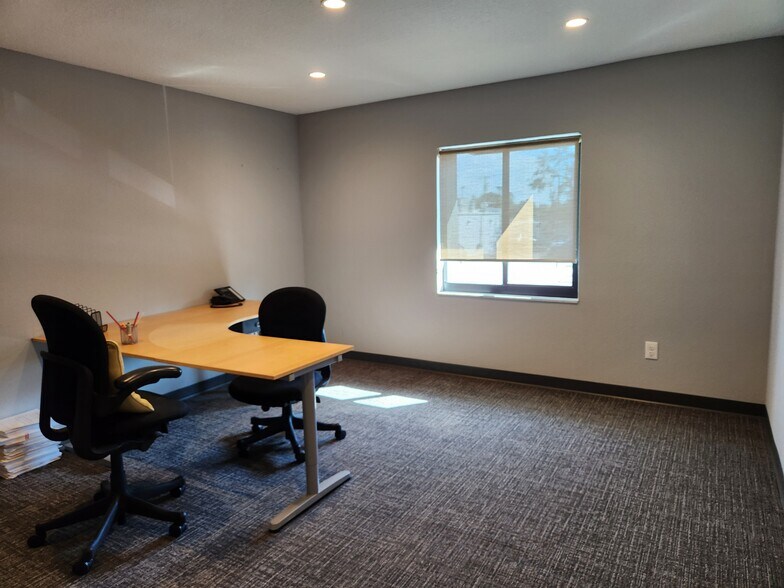 More Photos Of 4409 W El Prado Blvd, Tampa Office For Sale