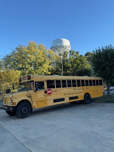More Photos Of 622 E Lexington Ave, High Point Schools For Lease