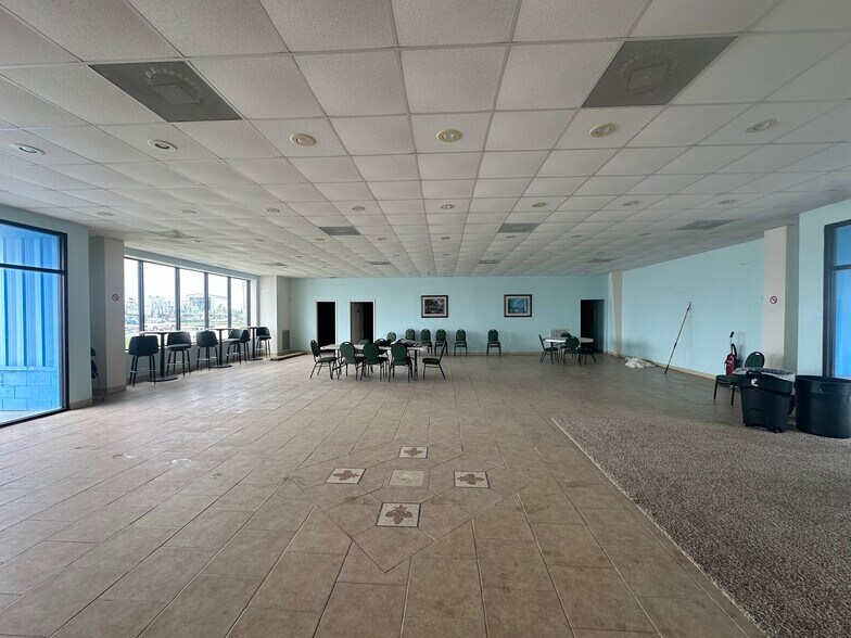 More Photos Of 2101 Paris Rd, New Orleans Service Station For Lease