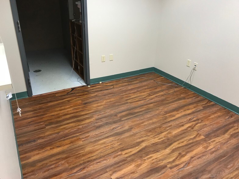 More Photos Of 1412-1418 MacCorkle Ave SW, Charleston Storefront For Lease