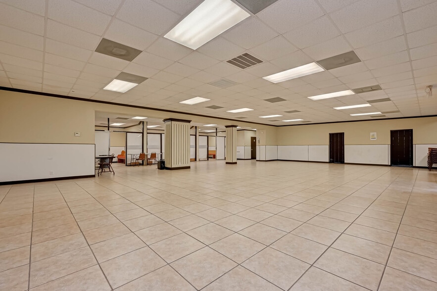 More Photos Of 3402 Amanda Ln, Houston Flex For Sale