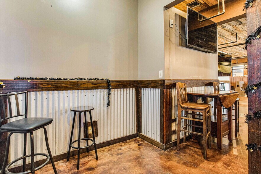 More Photos Of 131 New Warrington Rd, Pensacola Restaurant For Sale