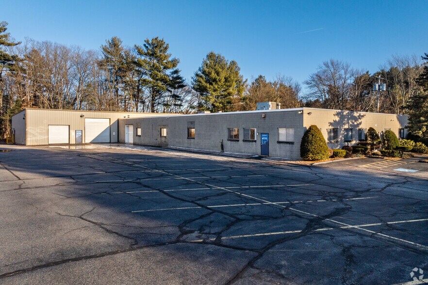 More Photos Of 4 Industrial Park Rd, Medway Warehouse For Lease