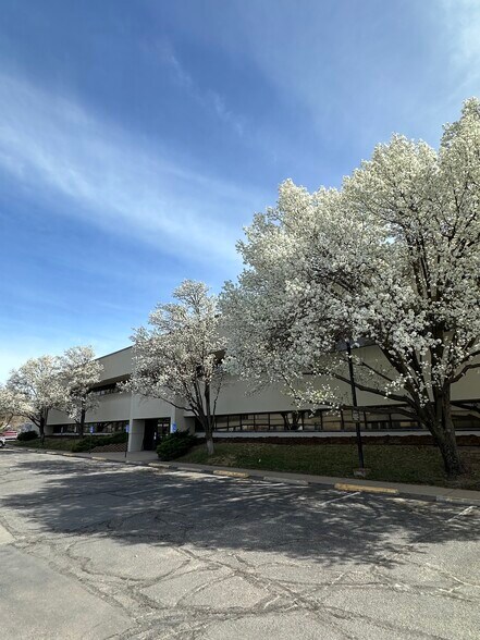More Photos Of 1431 S Bluffview St, Wichita Medical For Lease