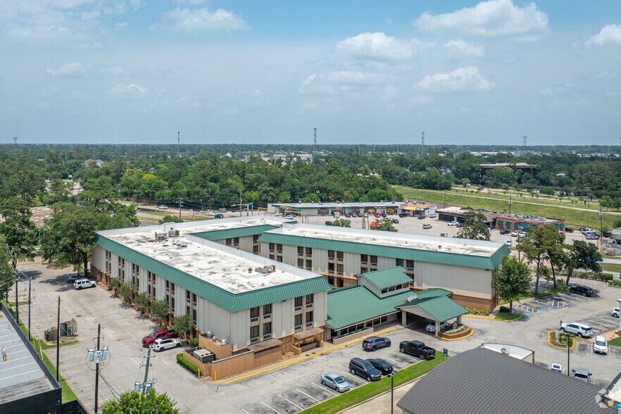 More Photos Of 2504 North Loop W, Houston Hotel For Sale