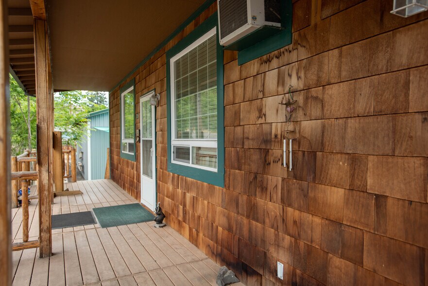 More Photos Of 206 Elrod Ave, Maupin Storefront Retail Residential For Lease