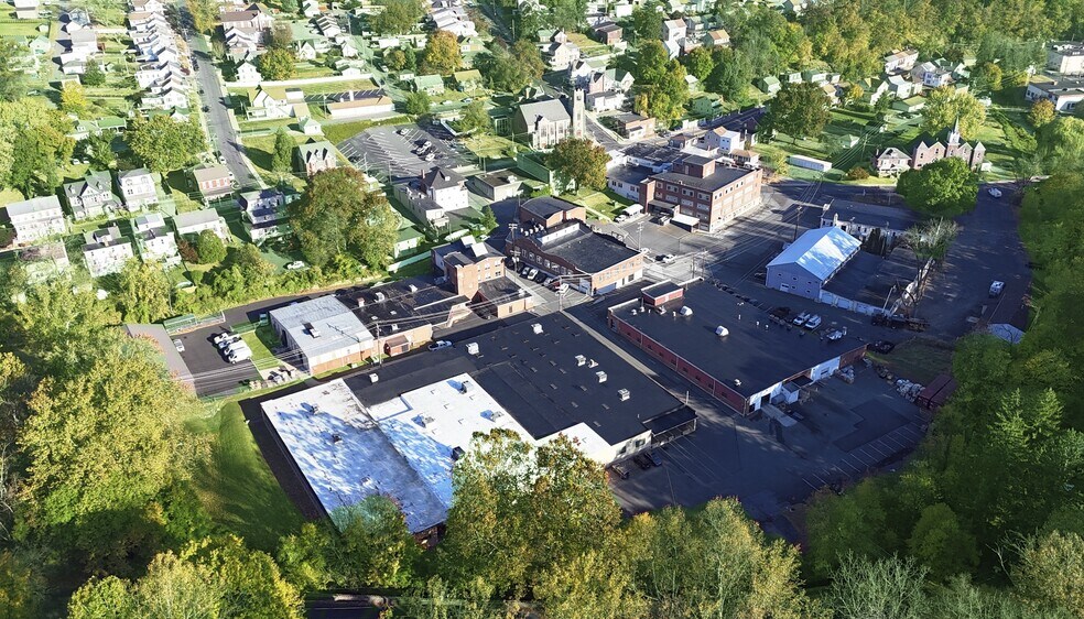 More Photos Of 4 Front Street Plz, Mohnton Warehouse For Lease