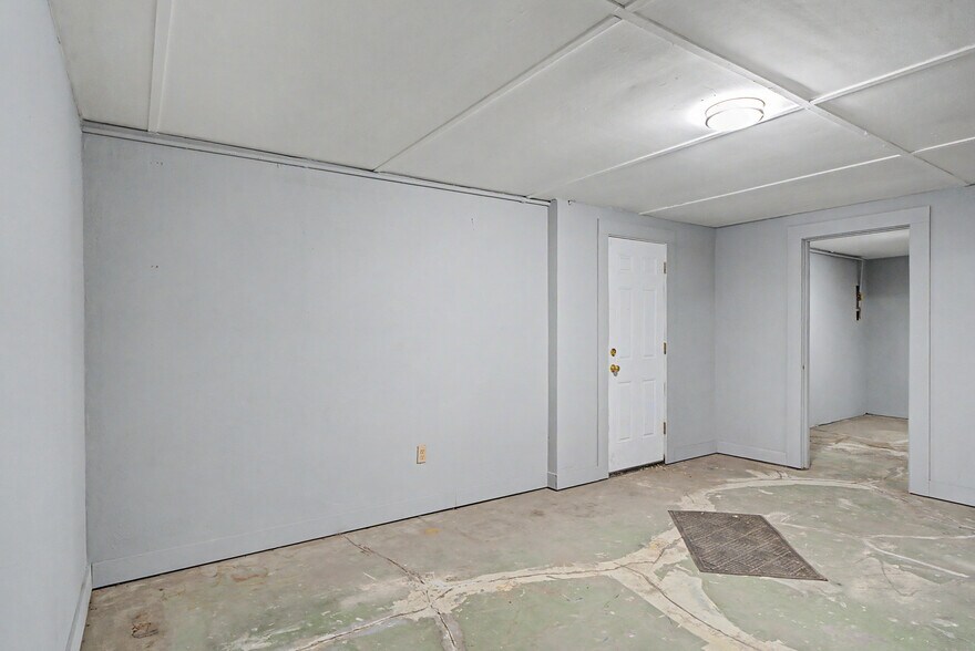More Photos Of 330 Main Ave E, Soap Lake Freestanding For Lease