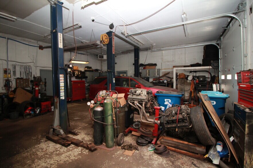 More Photos Of 801 Universal Rd, Pittsburgh Auto Repair For Sale