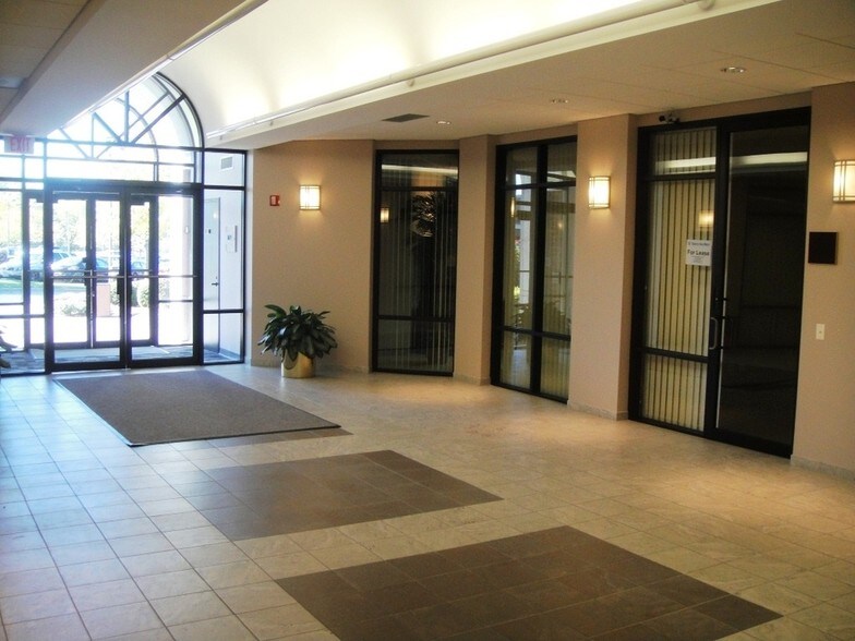 More Photos Of 3100 W Higgins Rd, Hoffman Estates Medical For Lease