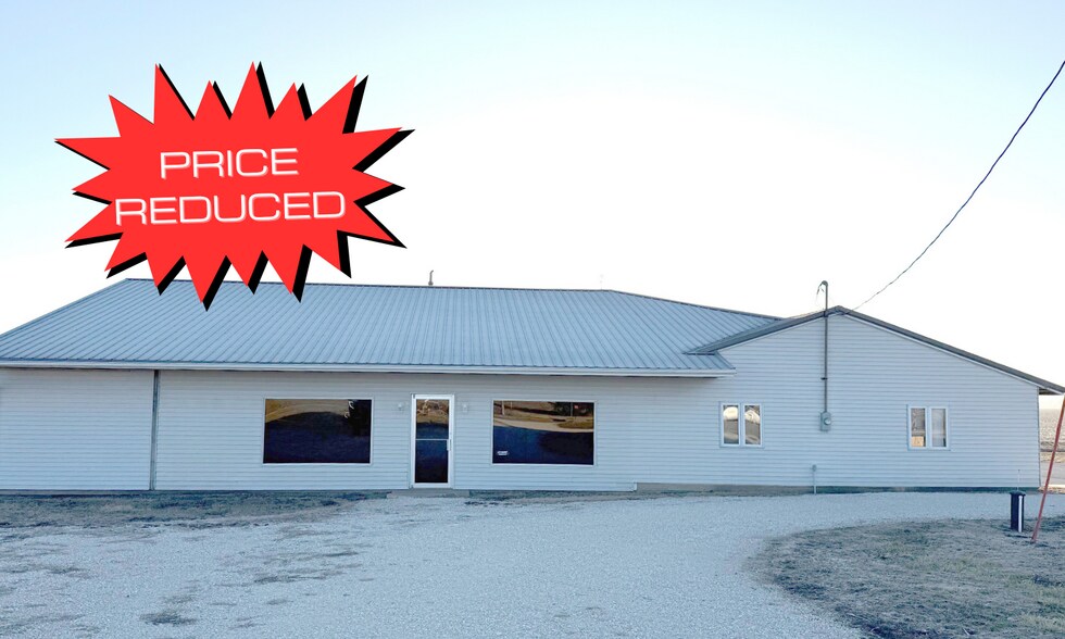 Primary Photo Of 23396 120th Ave, Mediapolis Flex For Sale