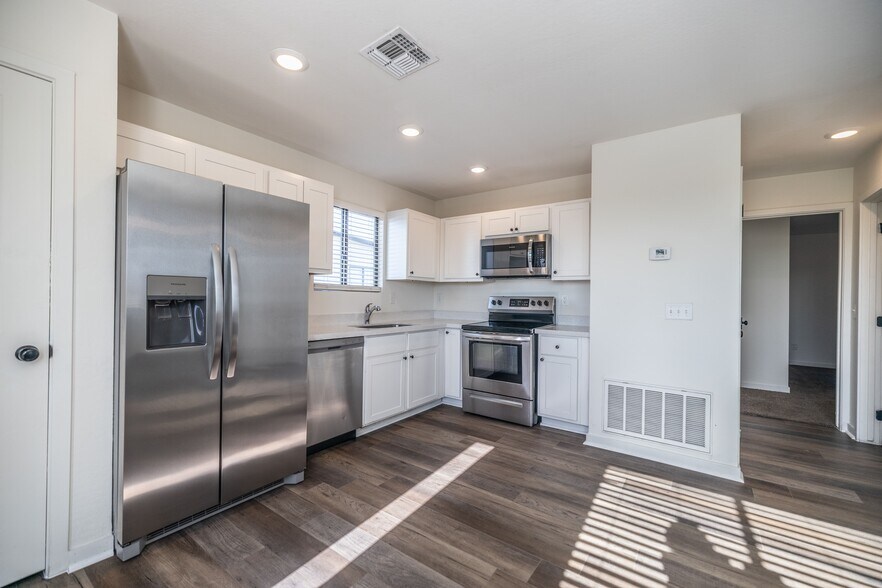 More Photos Of 1135 E Chipman Rd, Phoenix Apartments For Sale