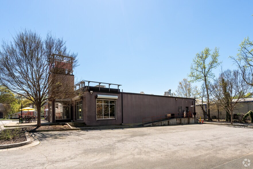 More Photos Of 2030 Bolton Rd NW, Atlanta Freestanding For Lease