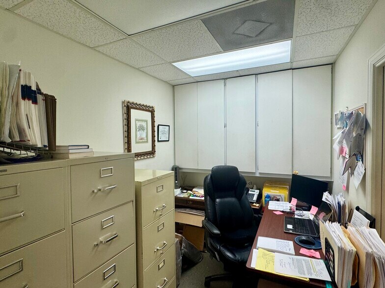 More Photos Of 3003 Cardinal Dr, Vero Beach Office For Sale