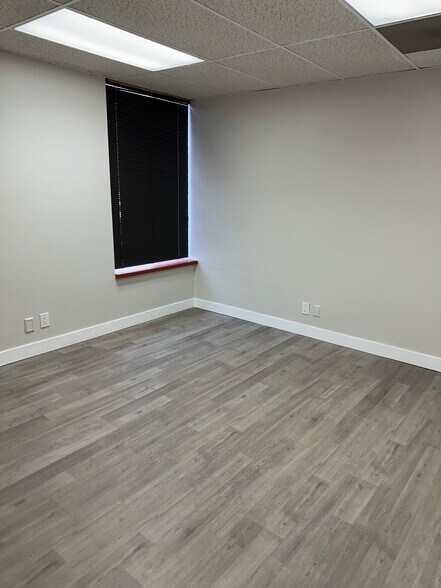 More Photos Of 4550 Kearny Villa Rd, San Diego Office For Sale