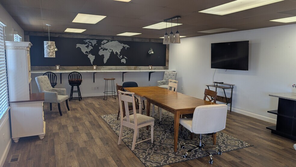 More Photos Of 202 S Eldorado Rd, Bloomington General Retail For Sale