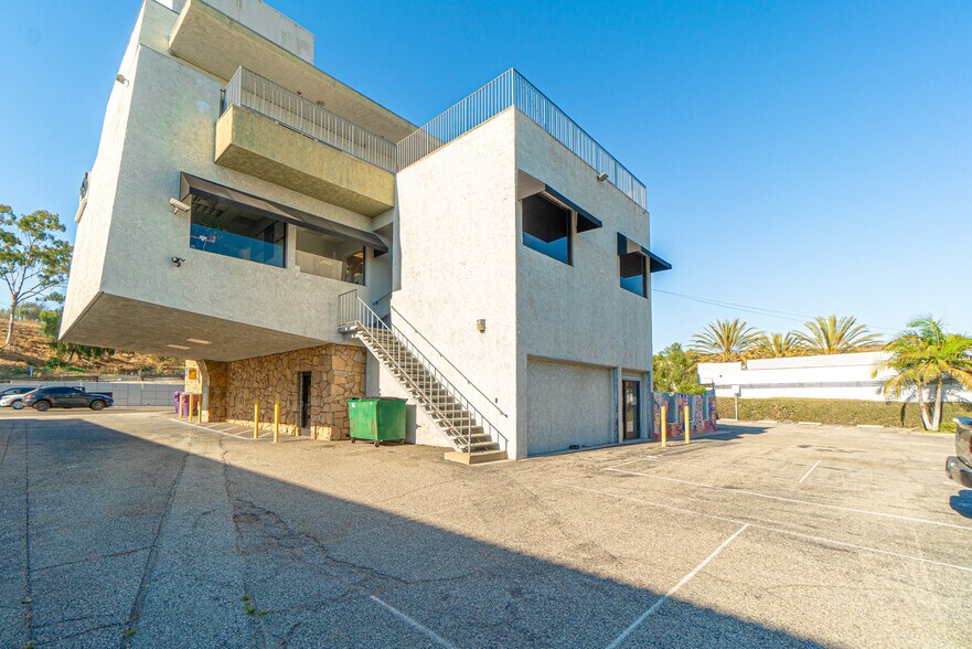 More Photos Of 3626 E Pacific Coast Hwy, Long Beach Medical For Sale