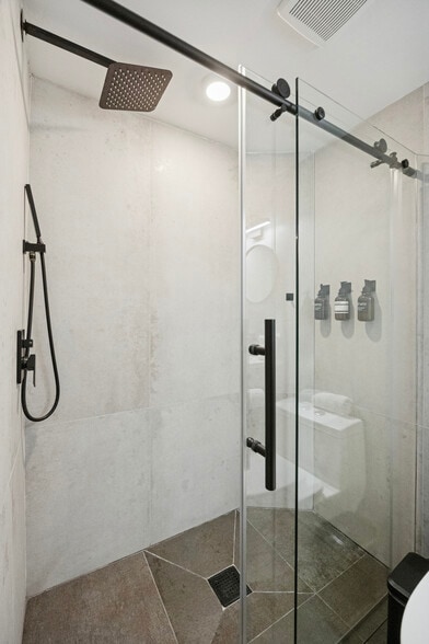 More Photos Of 1325 Spruce St, Philadelphia Hotel For Sale