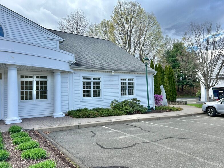 More Photos Of 33 Dale Rd, Avon Office For Lease