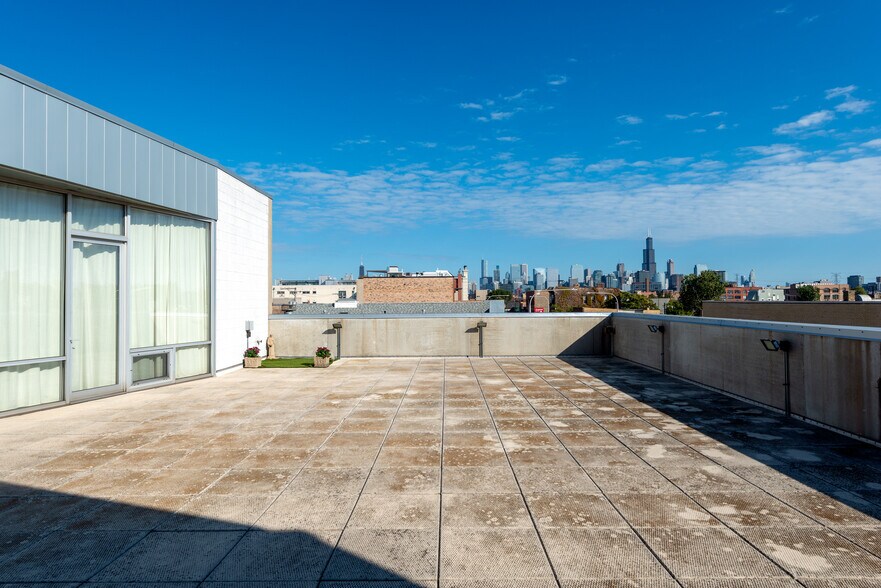 More Photos Of 2058 W Grand Ave, Chicago Loft Creative Space For Sale