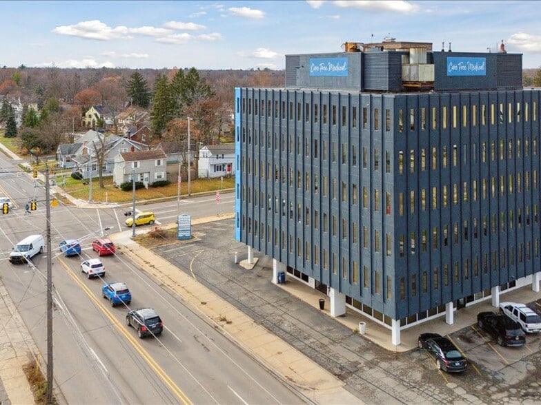 More Photos Of 1100 W Saginaw St, Lansing Medical For Sale