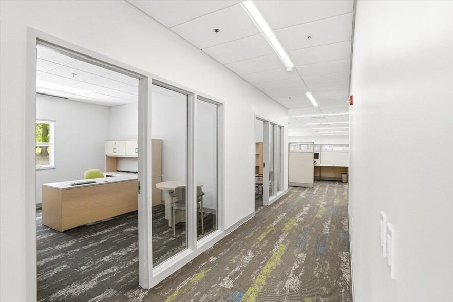 More Photos Of 15 Roszel Rd, West Windsor Office For Sale