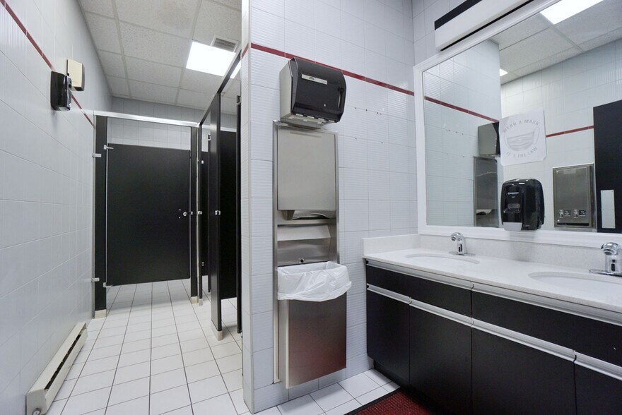 More Photos Of 260 Christopher Ln, Staten Island Medical For Lease