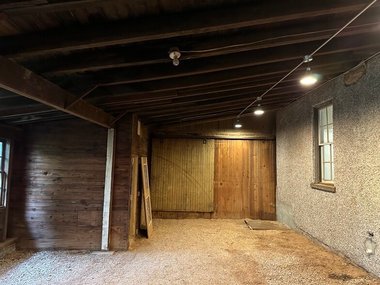 More Photos Of 55 N Cedar St, Lititz Showroom For Lease