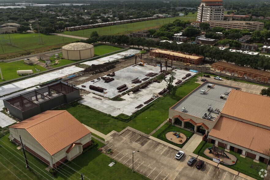 More Photos Of 4939 Sugar Grove Blvd, Stafford Flex For Lease