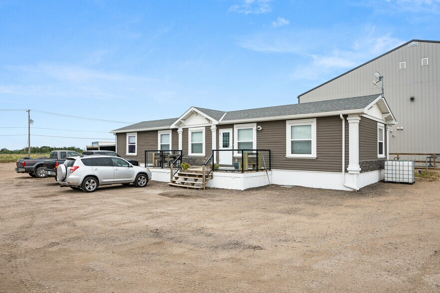 More Photos Of 3807 9th St, Lloydminster Warehouse For Sale