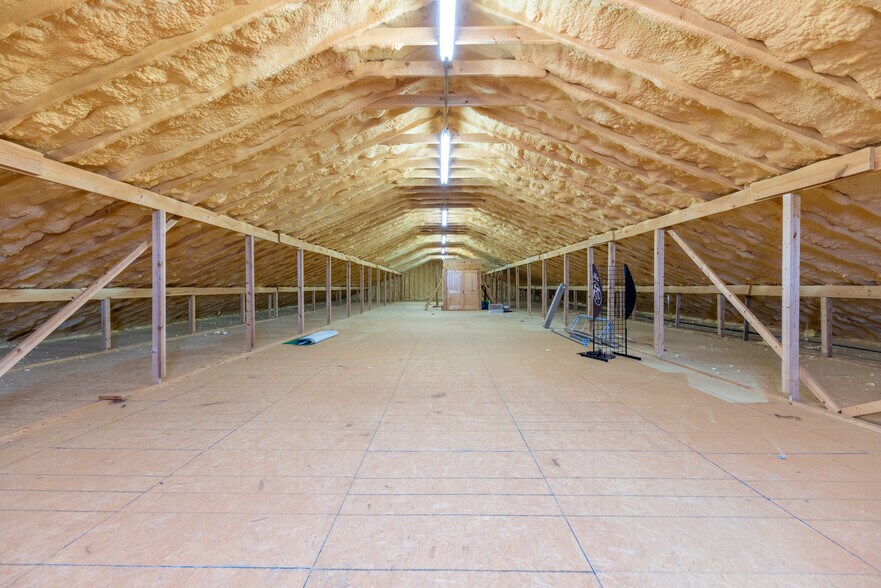 More Photos Of 1910 E Jackson St, Hugo Freestanding For Sale