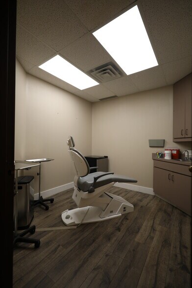 More Photos Of 4100 W 15th St, Plano Medical For Lease