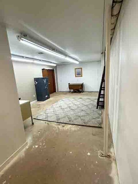 More Photos Of 16776 State Highway 33, Kingfisher Warehouse For Sale