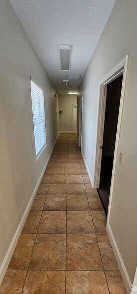 More Photos Of 465 Summerhaven Dr, DeBary Office For Lease