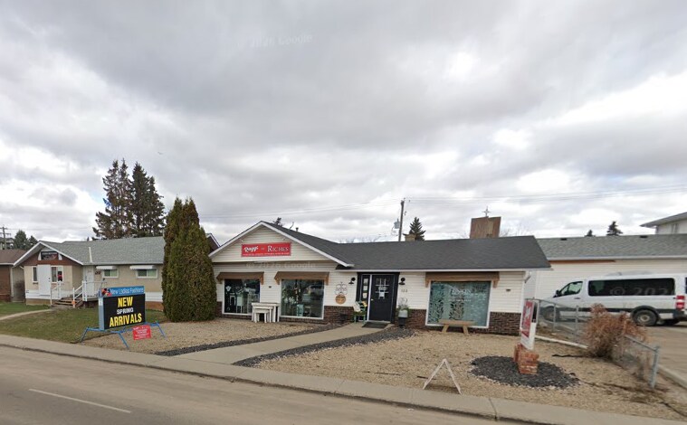 More Photos Of 123 Mcleod Av, Spruce Grove General Retail For Sale