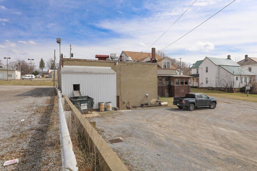 More Photos Of 387 S Broadway Ave, Salem Restaurant For Sale