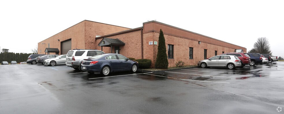 More Photos Of 2 Danforth Dr, Palmer Township Warehouse For Lease