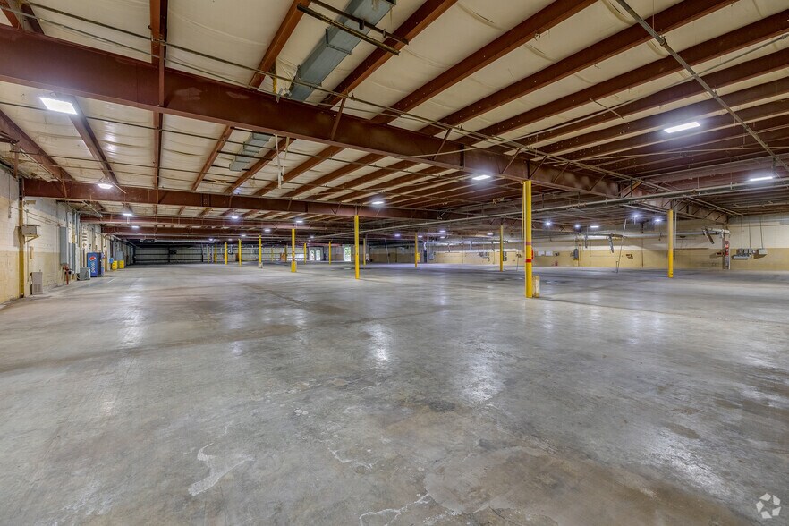 More Photos Of 1070 E Main St, Lake City Industrial For Lease