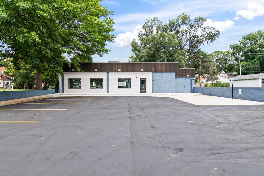Primary Photo Of 720 South Grand Ave W, Springfield Office For Sale
