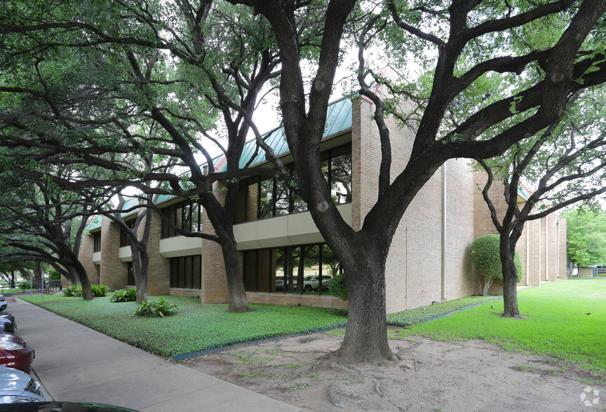 Primary Photo Of 2630 West Fwy, Fort Worth Office For Lease