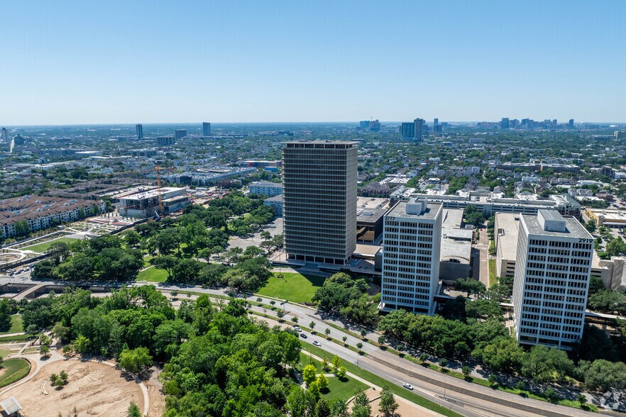 More Photos Of 2727 Allen Pky, Houston Office For Lease