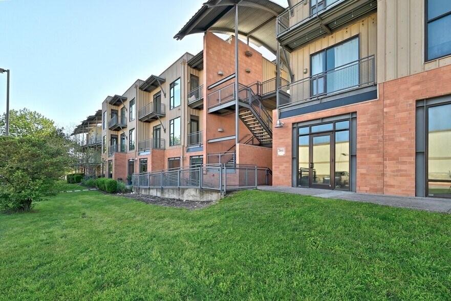 More Photos Of 2525 S Lamar Blvd, Austin Office For Sale