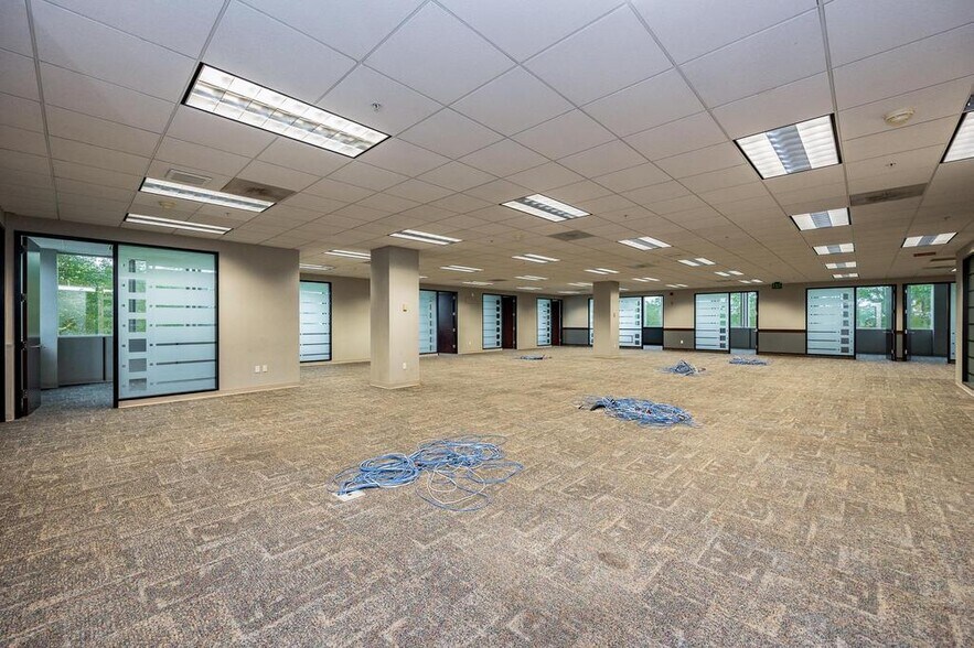 More Photos Of 4515 N River Blvd, Cedar Rapids Unknown For Lease