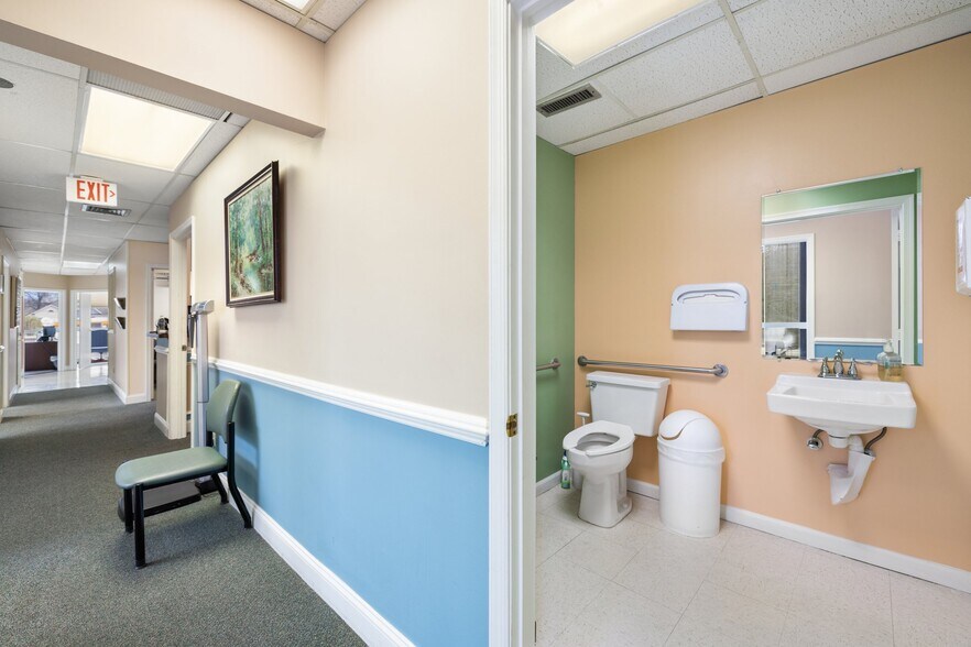 More Photos Of 2616 Sherwood Hall Ln, Alexandria Medical For Sale