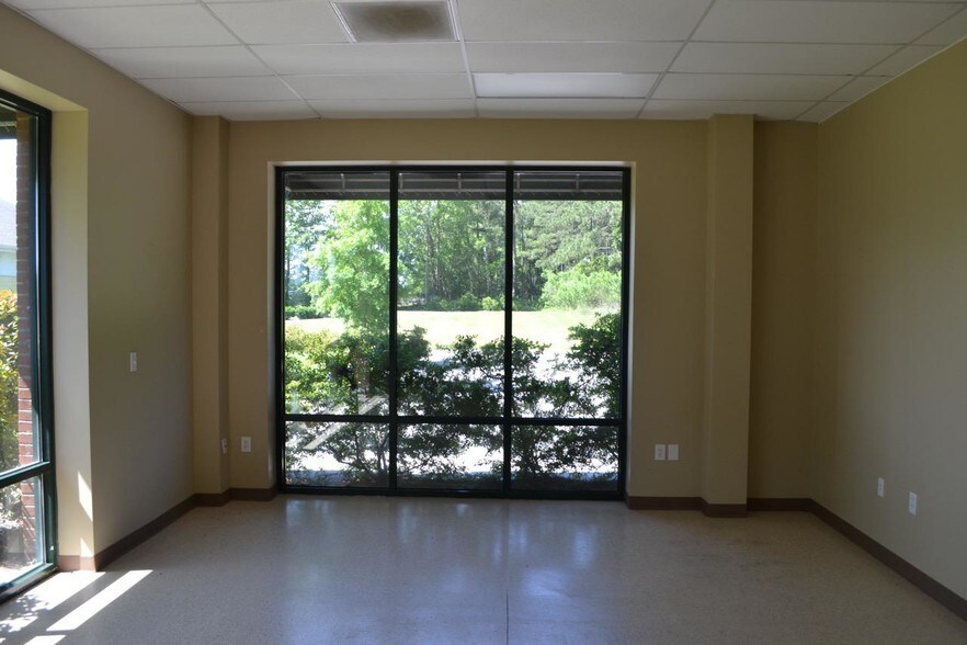 More Photos Of 412-414 Drive In Ln, Moncks Corner Freestanding For Lease